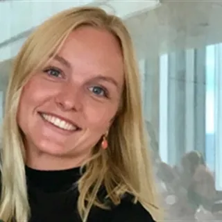 Leah søger job som lagermedarbejder / pædagogmedhjælper / receptionist / rengøringsassistent / ko...